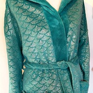CLOSET CLEAN OUT!! 
Cape Cali Mermaid Housecoat